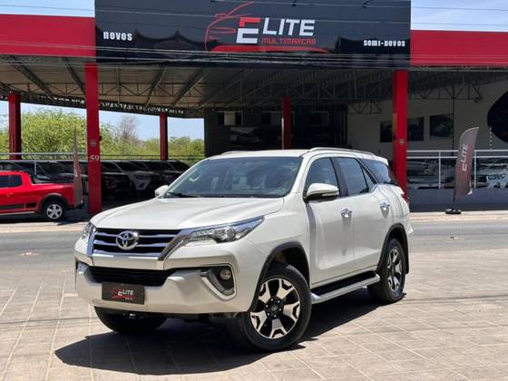 TOYOTA HILUX SW4 2.8 SRX 4X4 7 LUGARES 16V TURBO INTERCOOLER DIESEL 4P AUTOMÁTICO